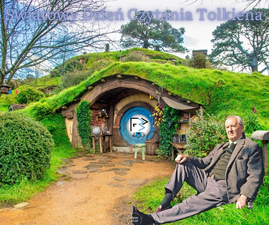 Grafika informacyjna Światowy Dzień Czytania Tolkiena J.R.R. Tolkien na trawie przy sympatycznym domku Bilbo Baggins'a